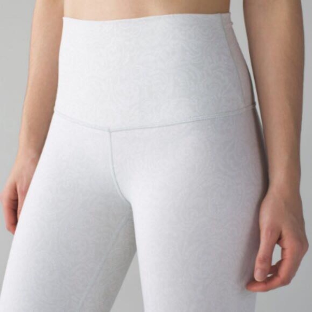 RARE Lululemon White pattern high waisted leggings